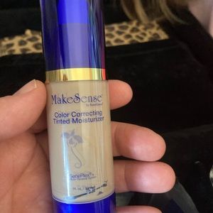Light SeneGence tinted moisturizer NEW